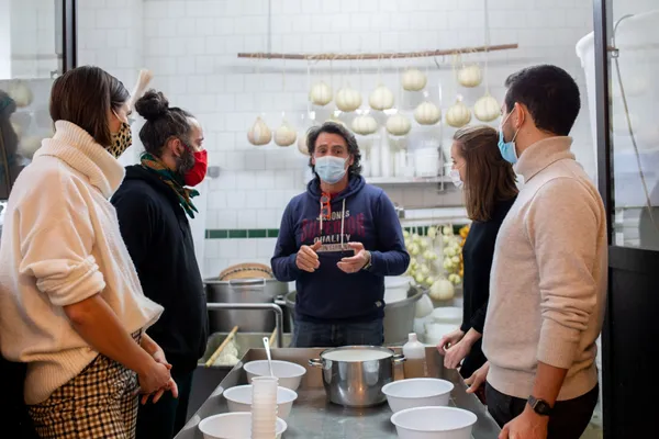 Fabriquez et dégustez du halloum artisanal - Image n°2 - Wecandoo