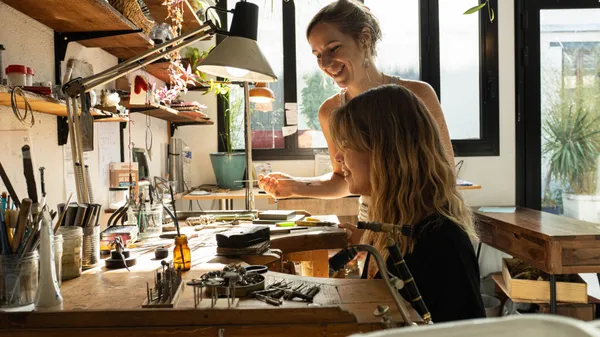 Créez votre bague perlée en or jaune 18 carats - Image n°3 - Wecandoo