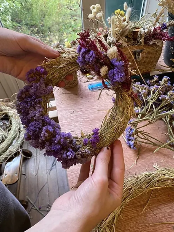 Réalisez votre couronne de fleurs séchées - Image n°3 - Wecandoo