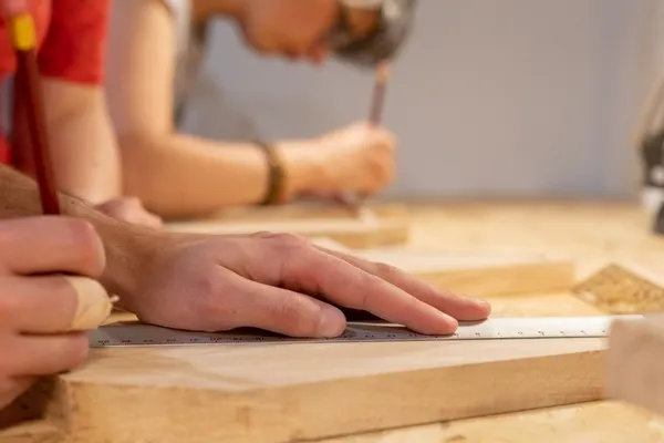 Wecandoo - Fabriquez une planche à découper en bois