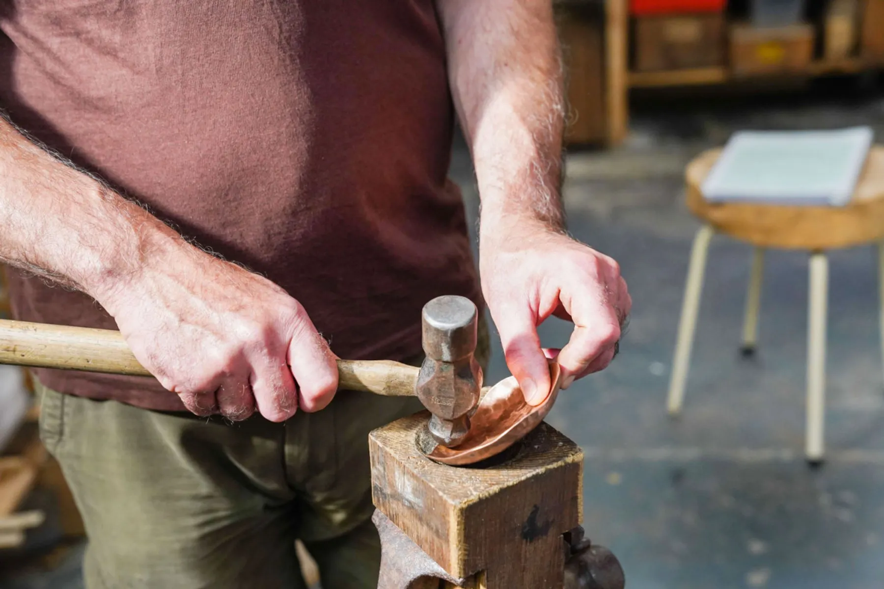 Initiez-vous à la dinanderie et martelez votre vaisselle en métal - Image n°2 - Wecandoo