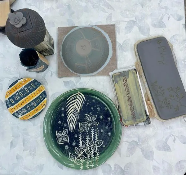 Découvrez l'estampage et le sgraffito - 2J - Image n°1 - Wecandoo