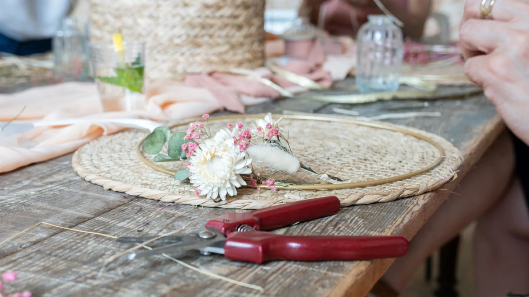 Composez votre couronne en fleurs séchées - Image n°2 - Wecandoo