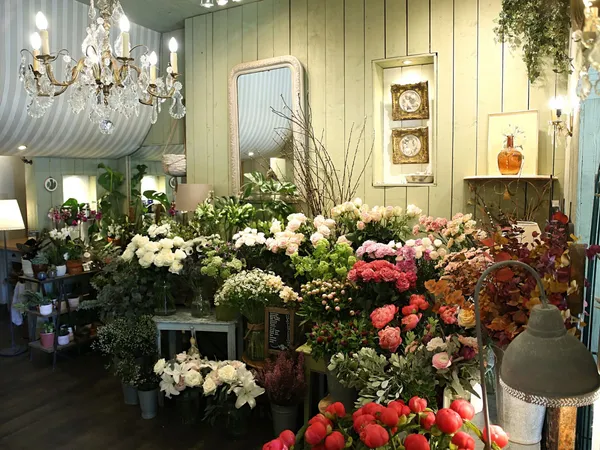 Créez votre composition de fleurs piquées fraîches et de saison - Image n°2 - Wecandoo