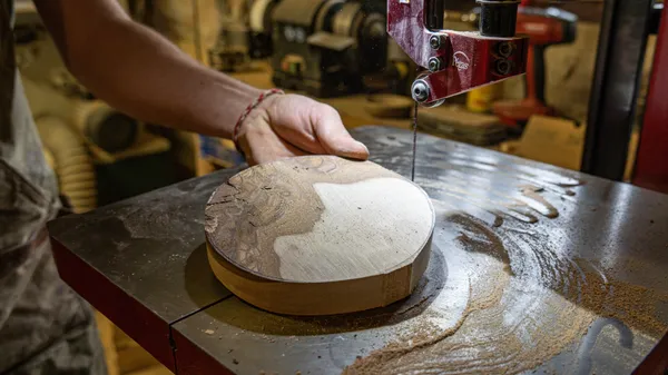 Initiez-vous au tournage et à la sculpture sur bois en groupe - Image n°2 - Wecandoo