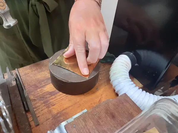 Fabriquez votre bijou palet en argent ou en laiton - Image n°3 - Wecandoo