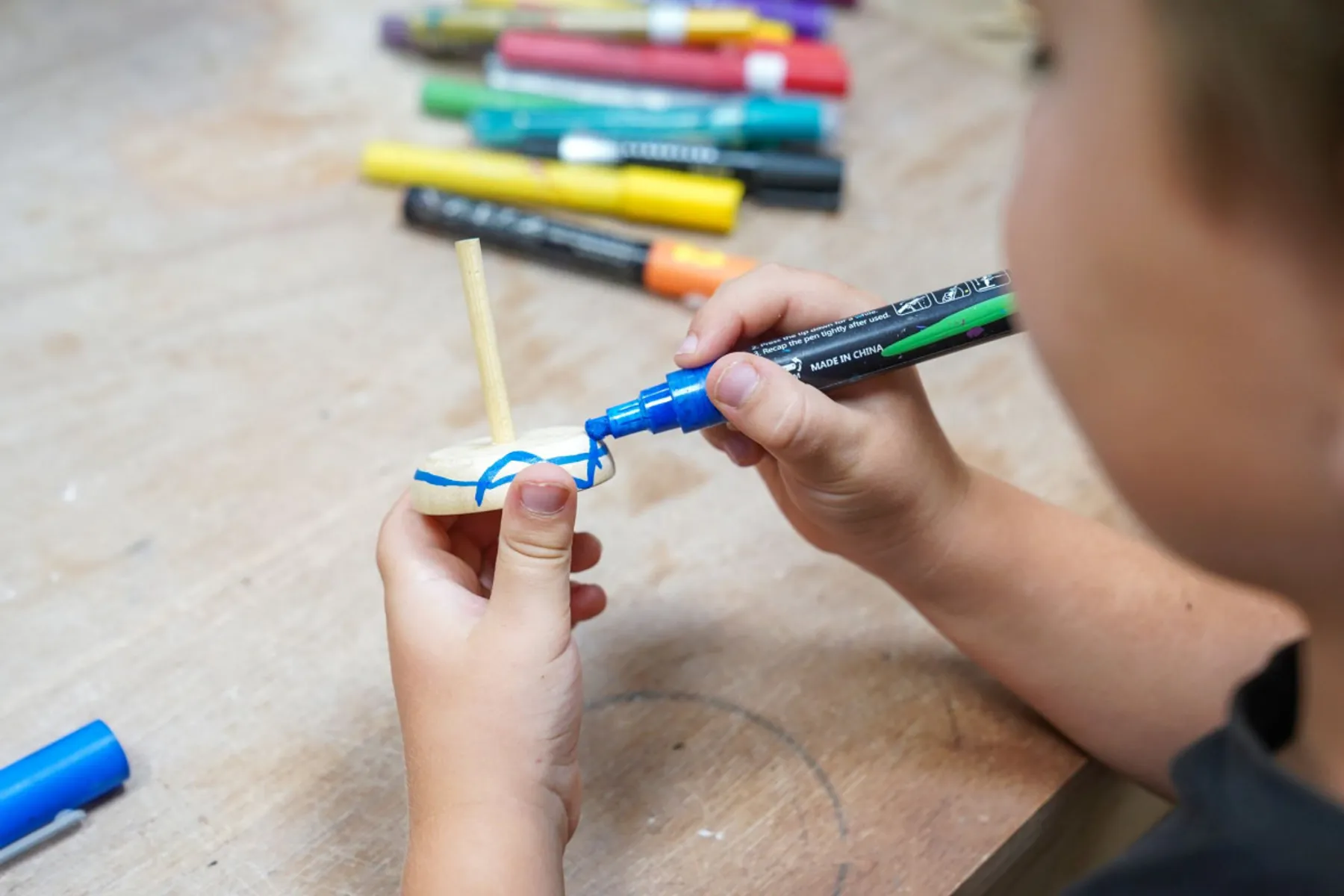 Fabrique ta toupie en bois - Image n°1 - Wecandoo