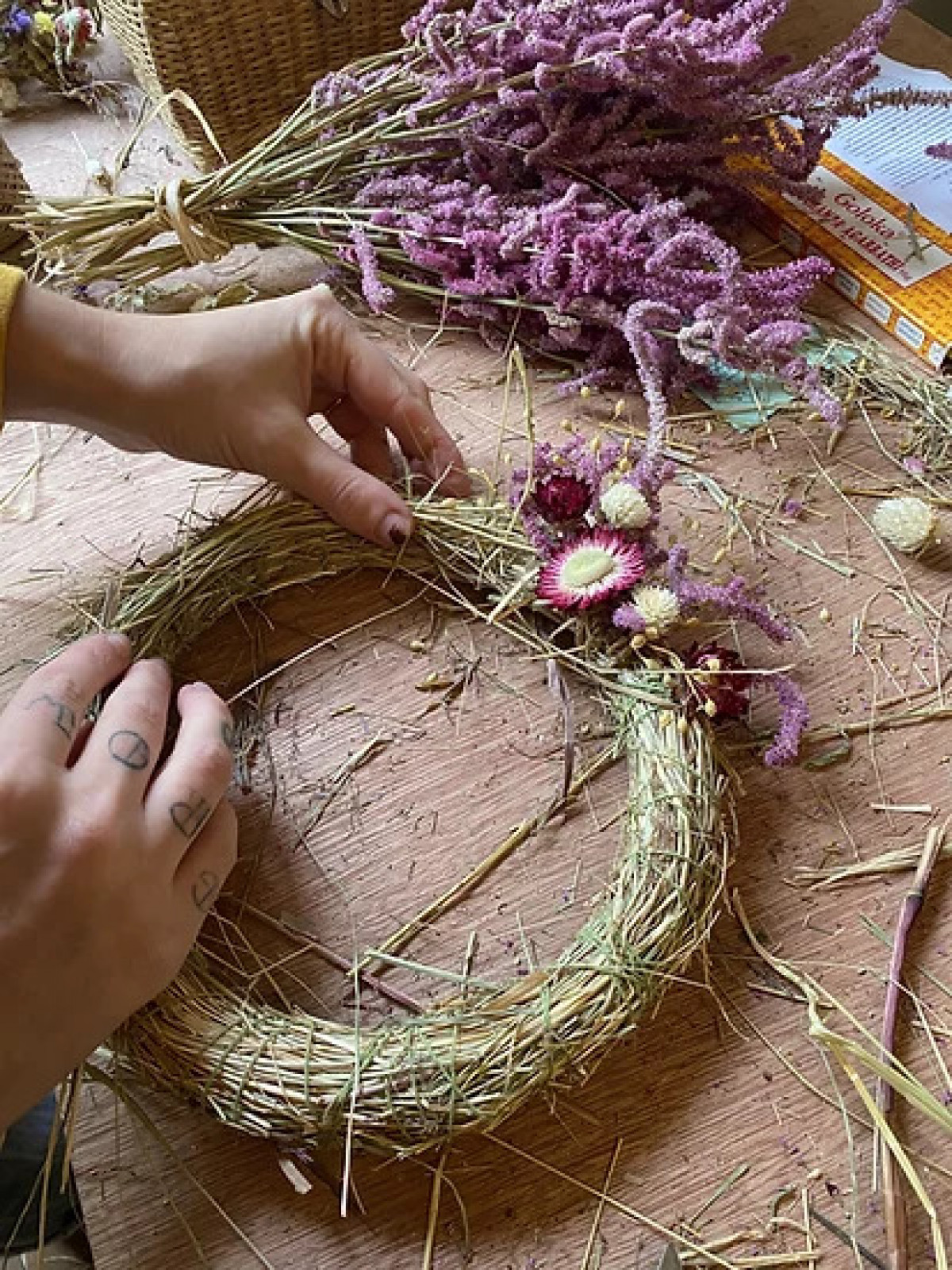 Wecandoo - Réalisez votre couronne de fleurs séchées - Image n°3