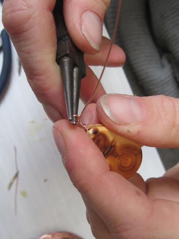 Réalisez des boucles d'oreilles en bois - Image n°2 - Wecandoo