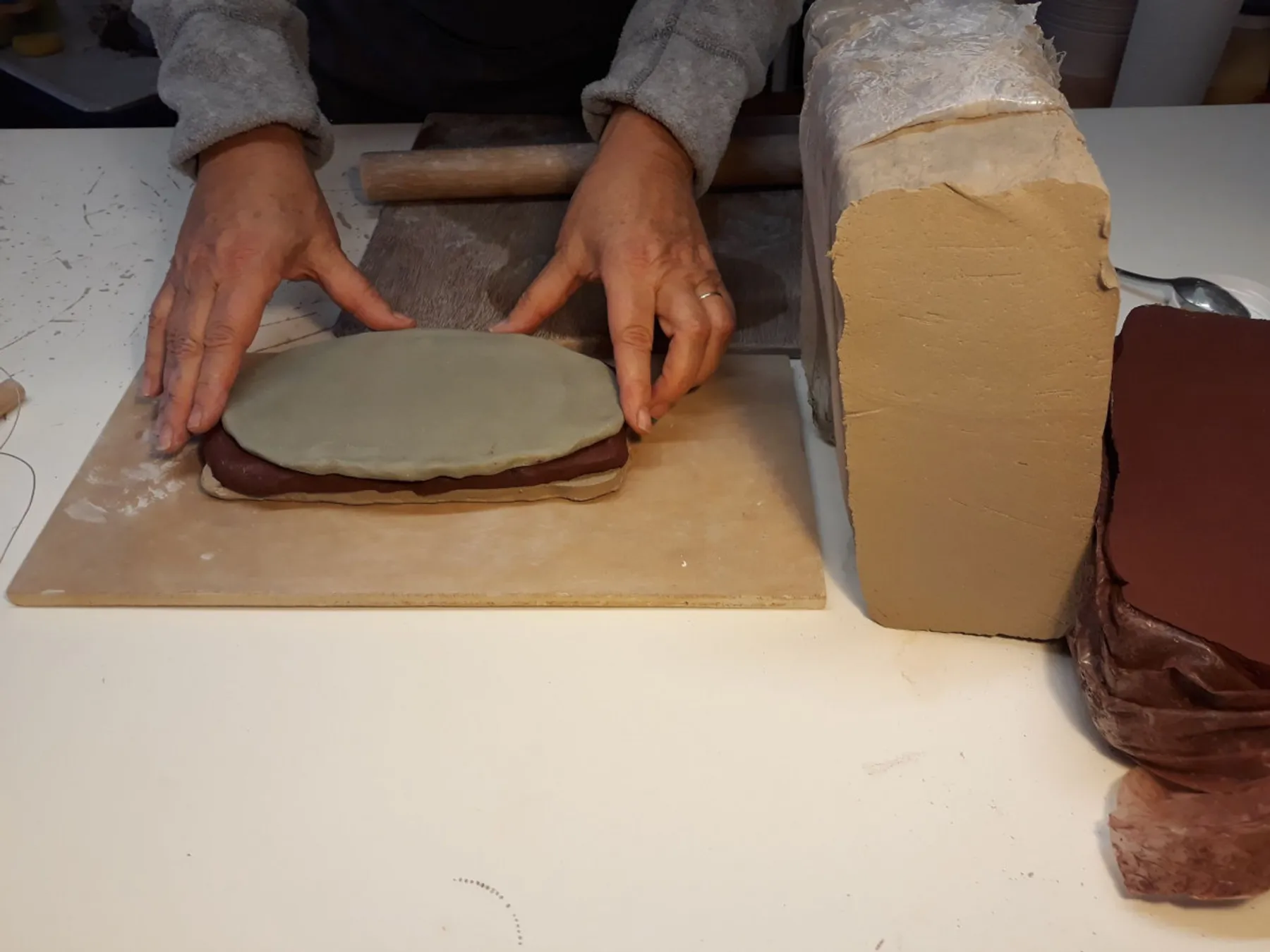 Modelez votre vase en terre mêlée - Image n°2 - Wecandoo