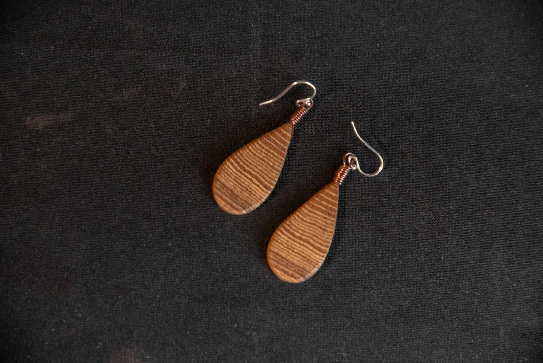 Réalisez des boucles d'oreilles en bois à Bergerac - Image n°2 - Wecandoo