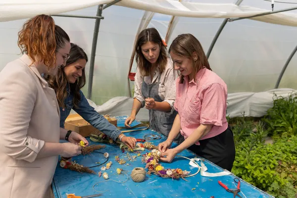 Créez votre couronne de fleurs séchées - Image n°4 - Wecandoo