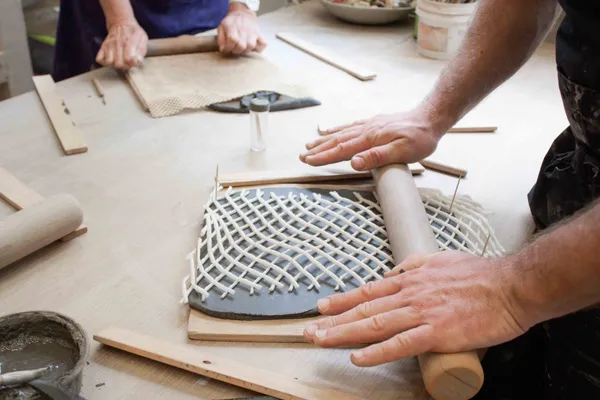 Modelez vos pots de fleurs en céramique - Image n°1 - Wecandoo